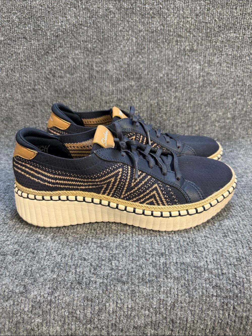 Skechers Navy & Tan Platform Knit Lace-Up Sneakers Size 9.5